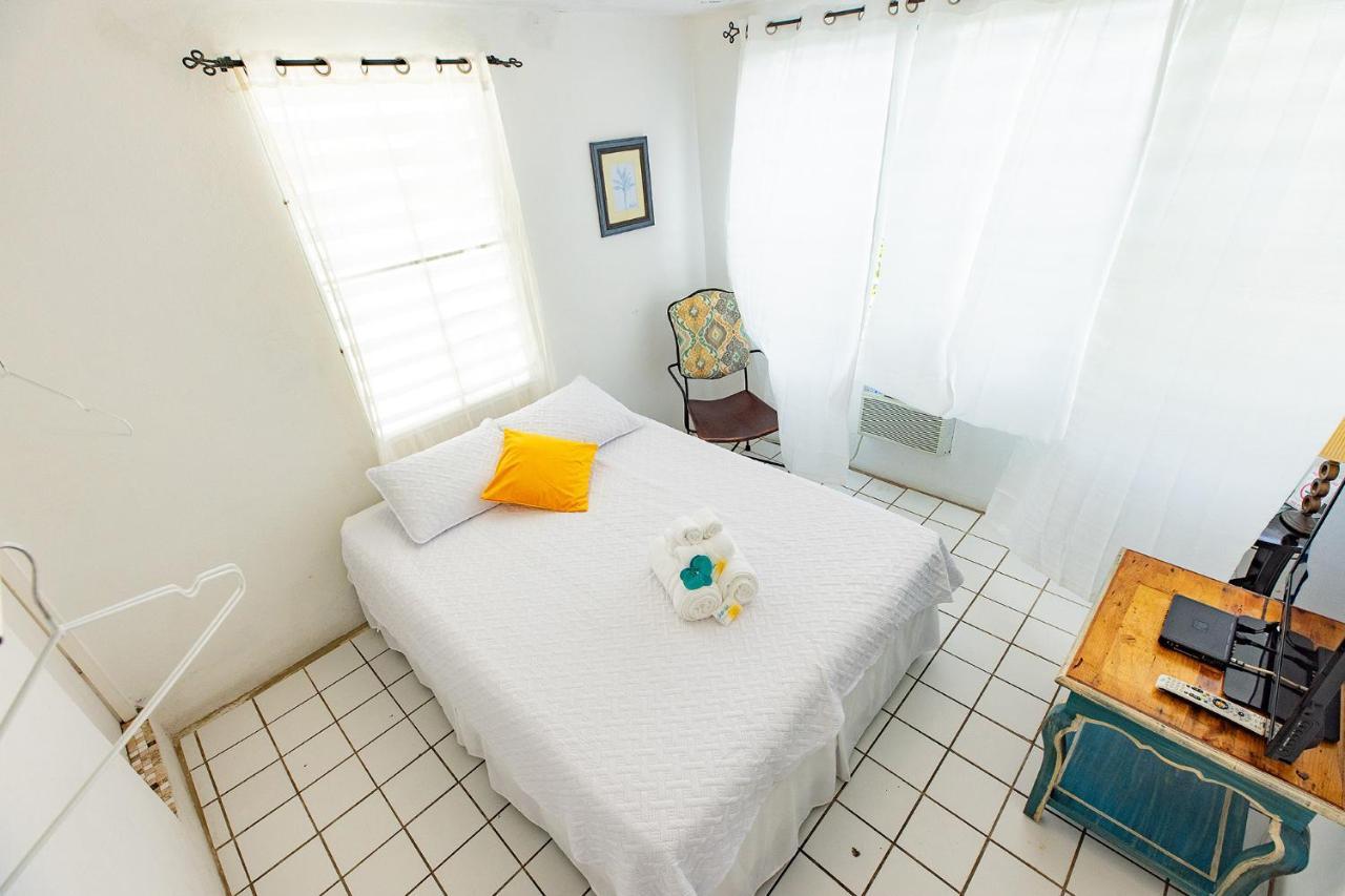 Vieques Tropical Guest House ภายนอก รูปภาพ