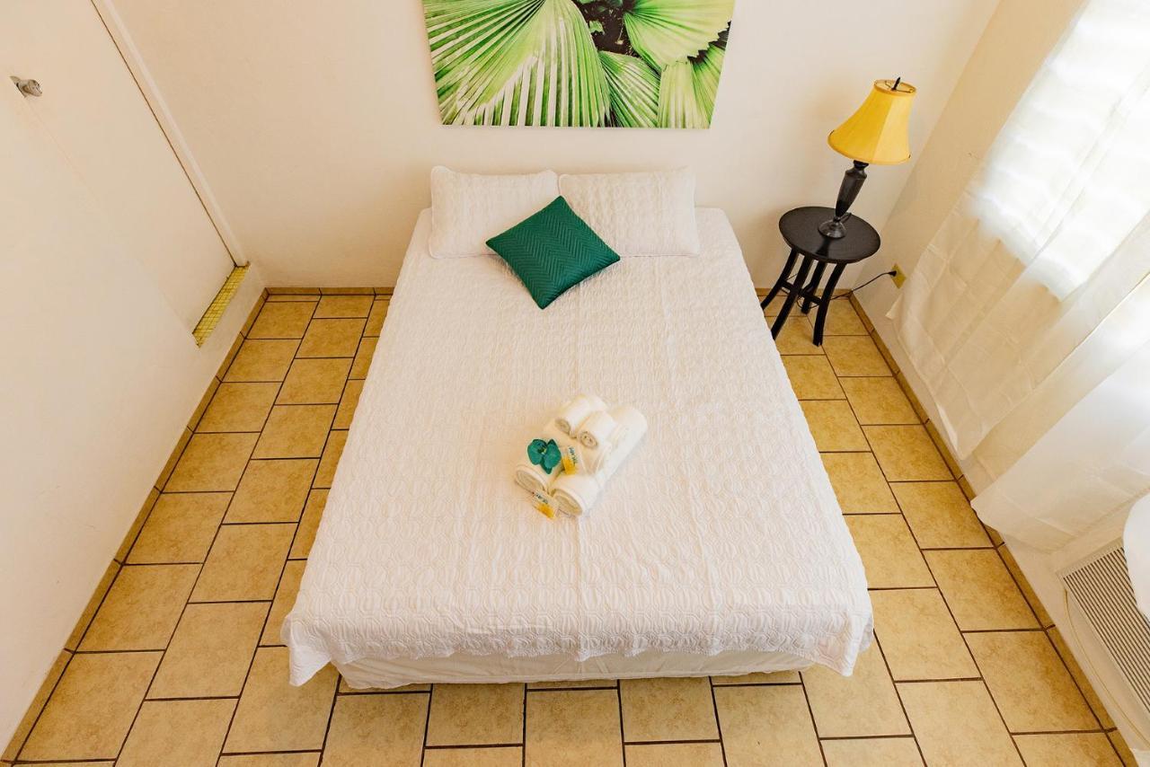Vieques Tropical Guest House ภายนอก รูปภาพ