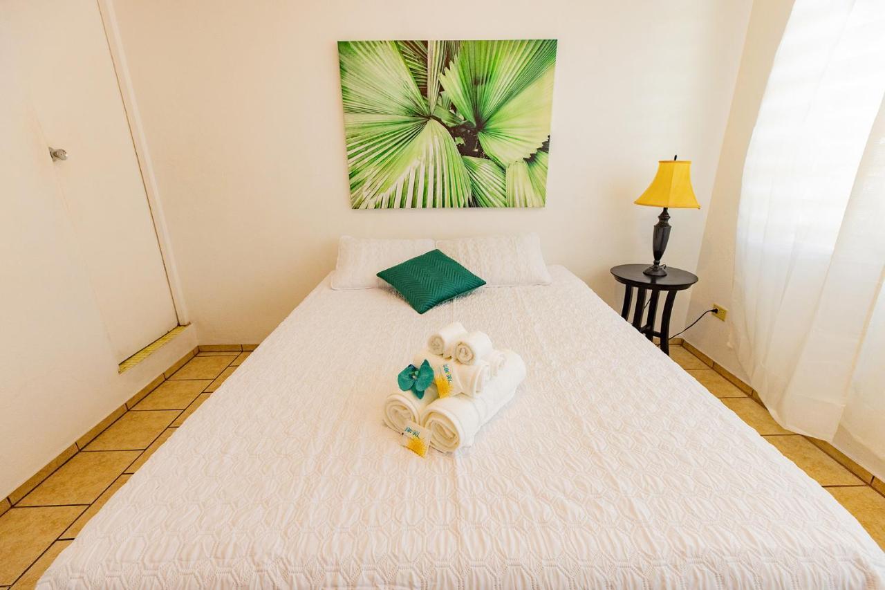 Vieques Tropical Guest House ภายนอก รูปภาพ